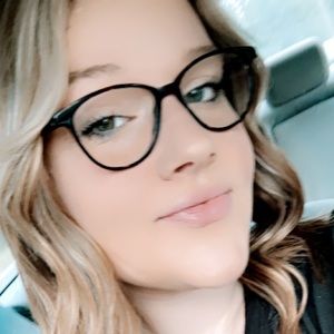 Meet your Posher, Abby